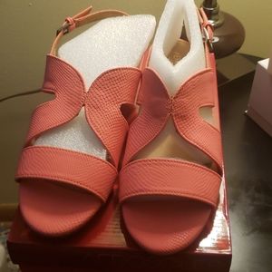 NEW IN BOX AeroSoles Coral pink wedge shoes sz 10